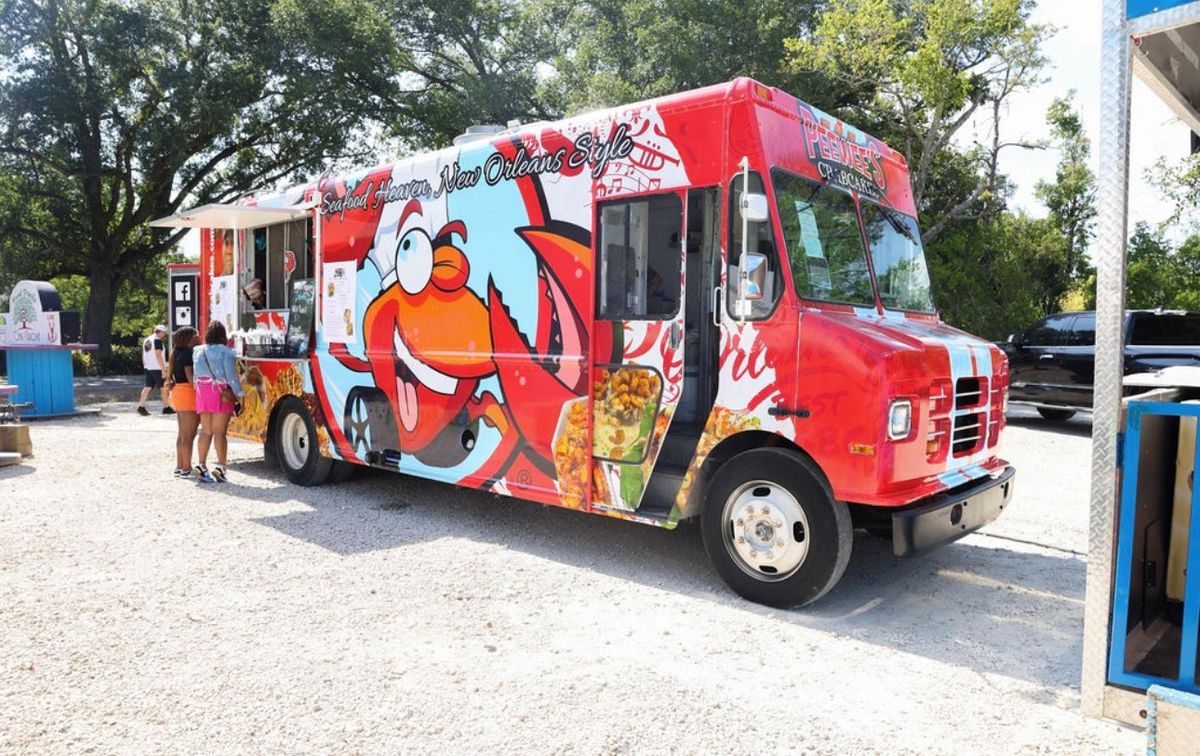 Peewee's Crabcakes On The Go Food truck